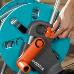 Schlauchwagen AquaRoll S, Gardena, Schlauchlängen Bis 15 M 13 Schlauchwagen AquaRoll S, Gardena, Schlauchlängen Bis 15 M -Bio Pflanzen Verkauf 0930200441 Schlauchwagen Aqua Roll S Set kpl mit 20m Schlauch und Systemteilen 3 61598