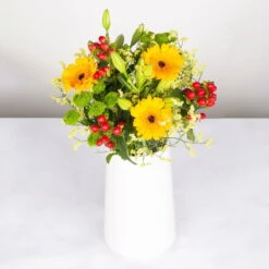 Gemischter Blumenbund 'Sonnentag' Inkl. Gratis Grußkarte -Bio Pflanzen Verkauf 1025700015 DIY Mixbund Sonnentag Germini Hypericum Statice Lilie Santini 2 94588