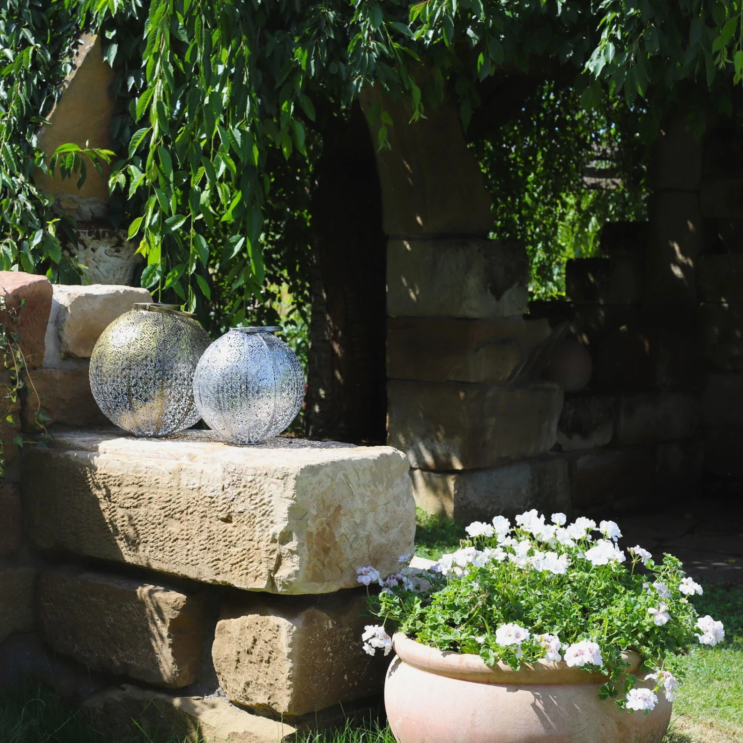 Kölle Solarlaterne Jumbo Damast, Silber Matt, Höhe 32 Cm, Ø 30 Cm 3 Kölle Solarlaterne Jumbo Damast, Silber Matt, Höhe 32 Cm, Ø 30 Cm – Bild 3