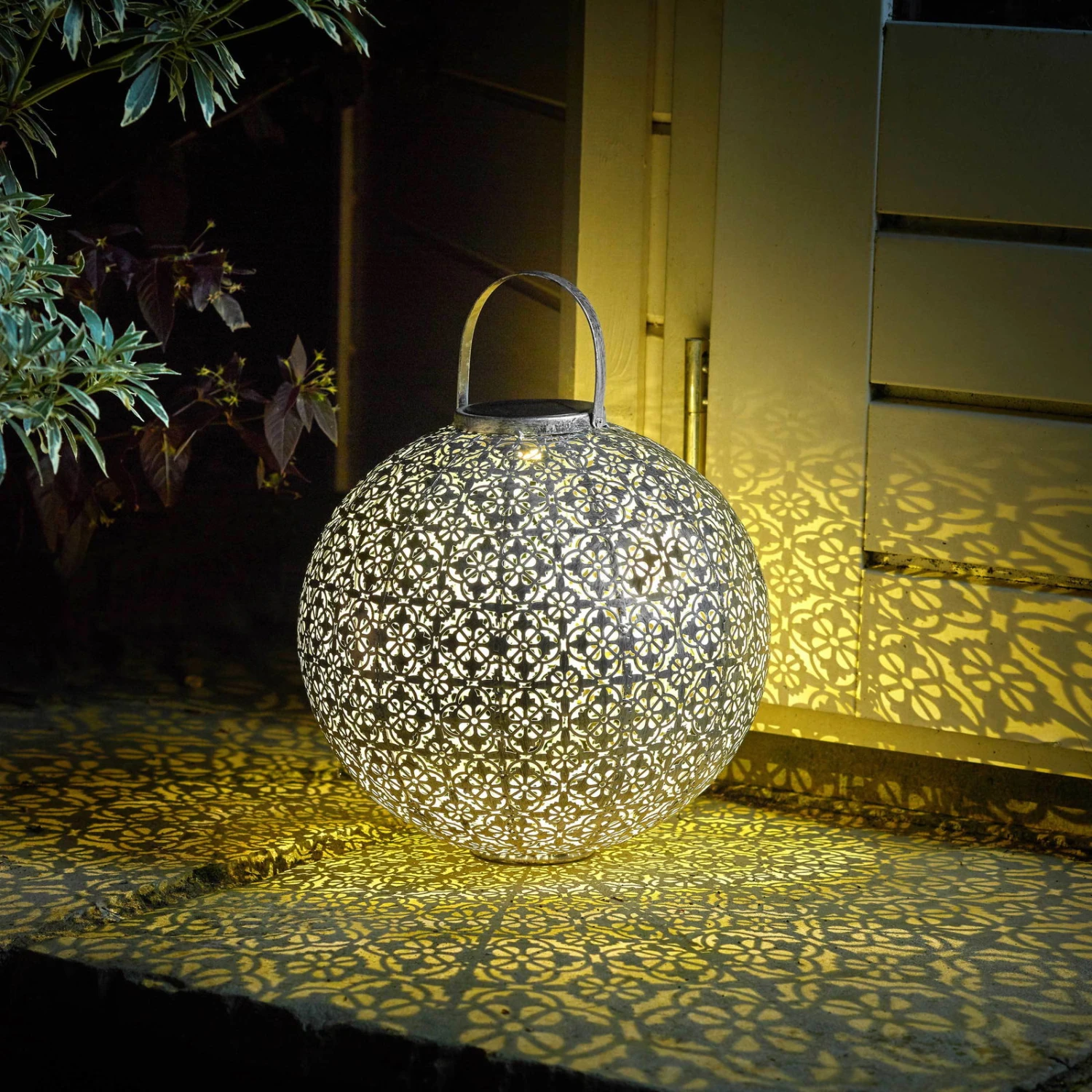 Kölle Solarlaterne Jumbo Damast, Silber Matt, Höhe 32 Cm, Ø 30 Cm 1 Kölle Solarlaterne Jumbo Damast, Silber Matt, Höhe 32 Cm, Ø 30 Cm